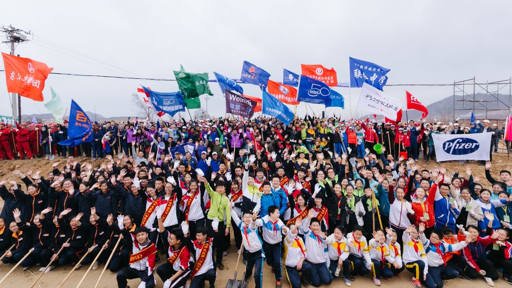Intel-Dalian-2018-Care-for-Earth-Enviromental-Protection-Tree-Planting-Event_Group-Picture01.jpg