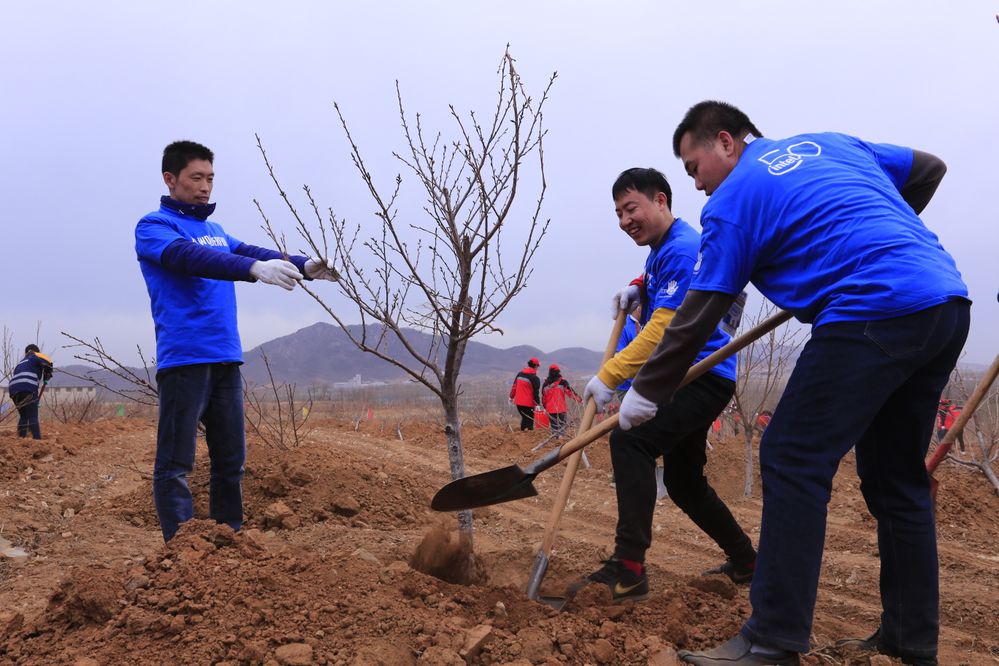 Intel-Dalian-2018-Care-for-Earth-Environmental-Protection-Tree-Planting-Event_01.jpg